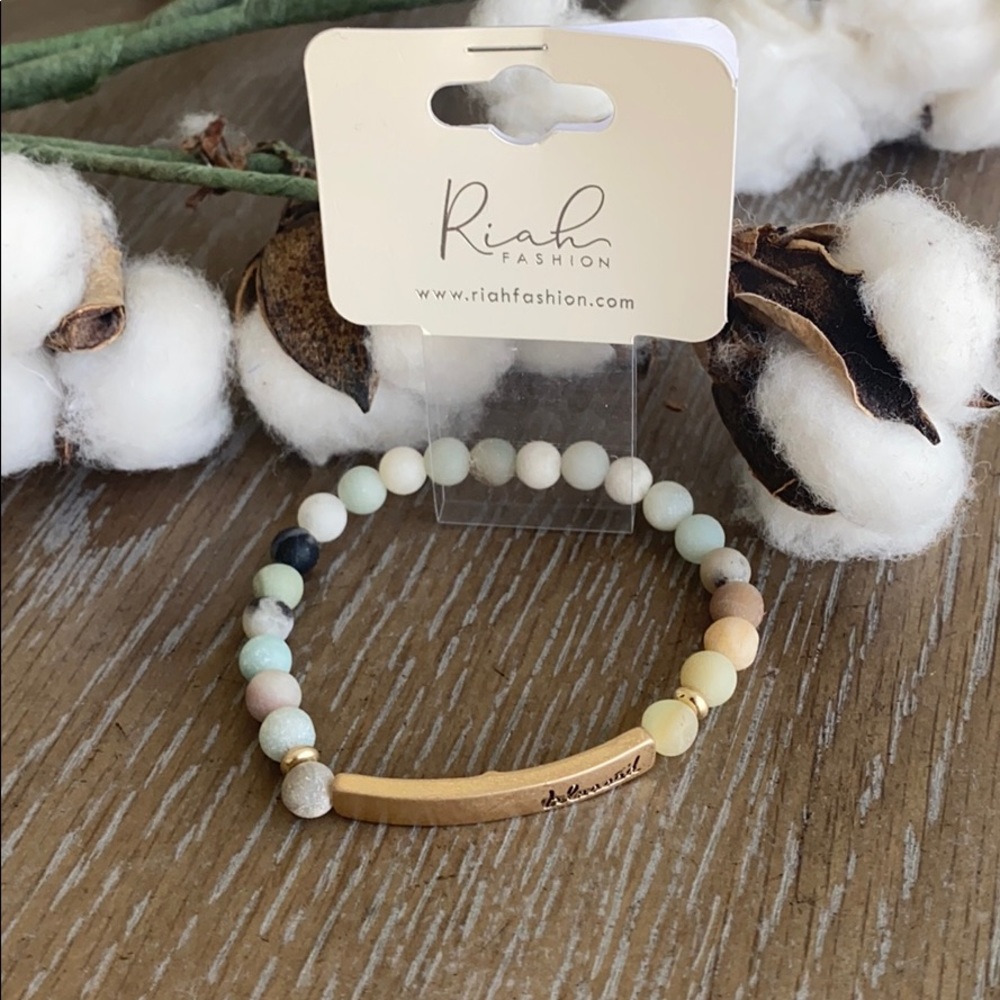 Blessed natural cut stone stretch bracelet - Picture 2 of 6